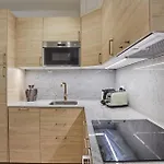 Sublime Air-conditioned Center Of Apartment