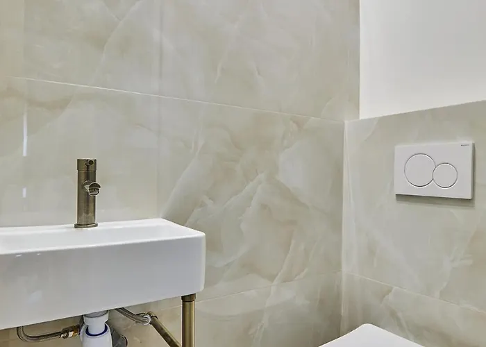 Sublime Air-conditioned Center Of Apartment
