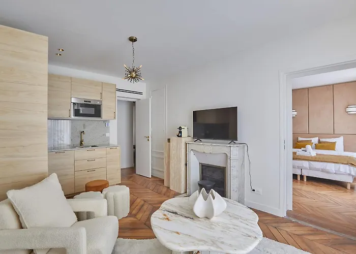 Sublime Air-conditioned Center Of Apartment