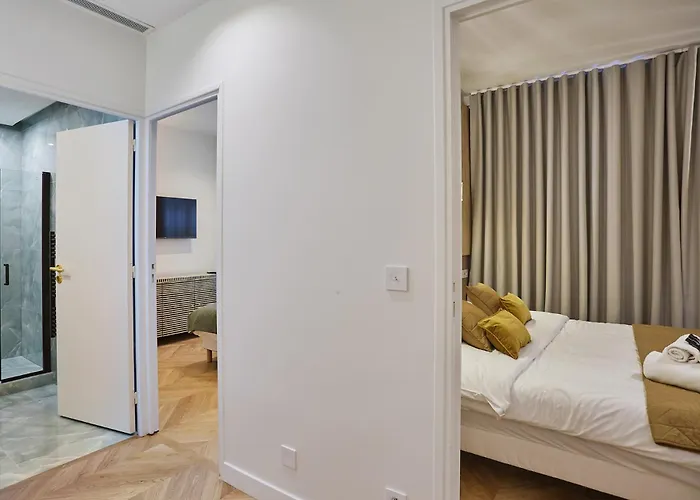 Sublime Air-conditioned Center Of Apartment