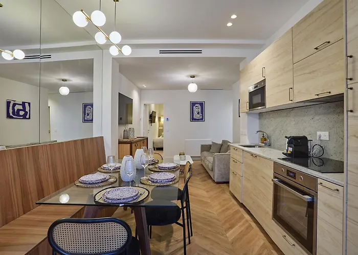 Sublime Air-conditioned Center Of Apartment